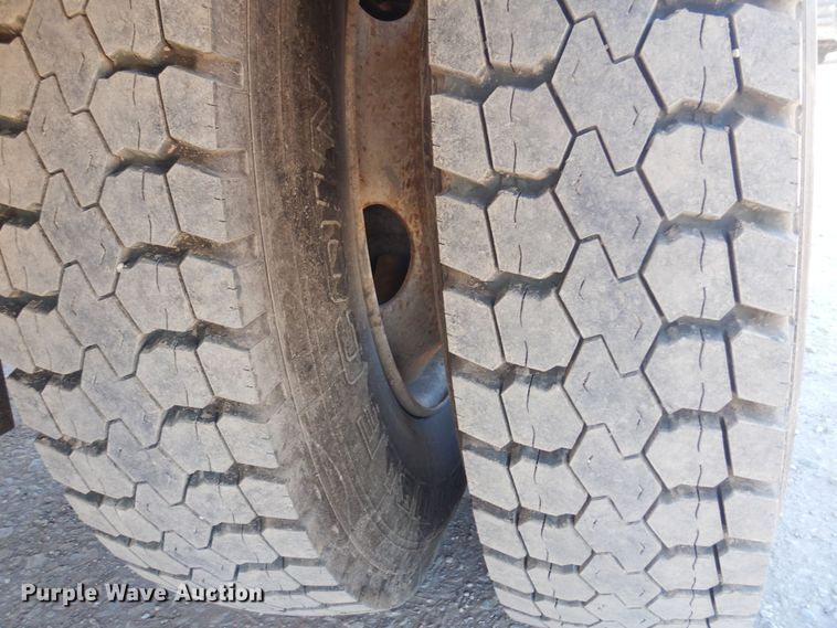 image for item KD9217 2000 Ford F650  bucket truck