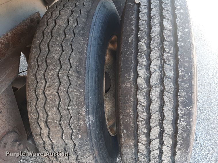 image for item KD9228 2007 Reitnouer MaxLite  flatbed trailer