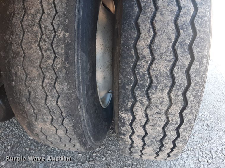 image for item KD9228 2007 Reitnouer MaxLite  flatbed trailer