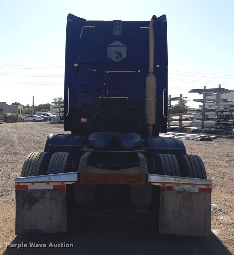 image for item KD9229 2005 Volvo VVN  semi truck