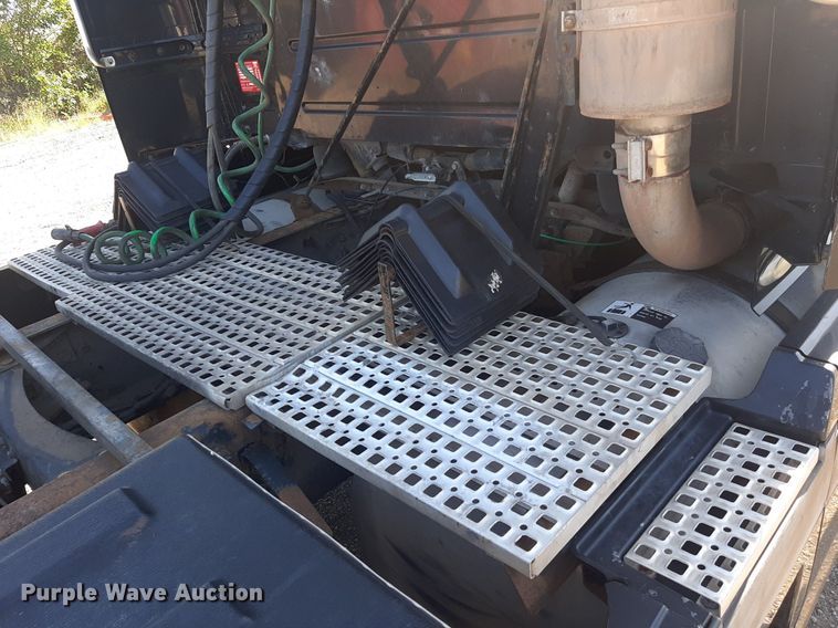 image for item KD9229 2005 Volvo VVN  semi truck