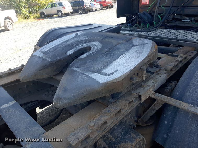 image for item KD9229 2005 Volvo VVN  semi truck