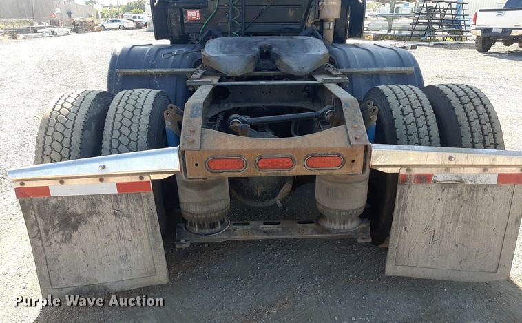 image for item KD9229 2005 Volvo VVN  semi truck