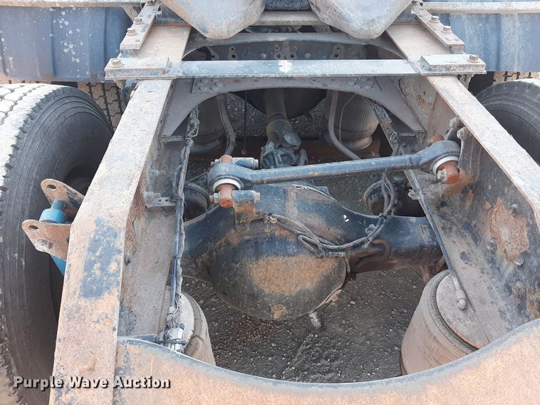 image for item KD9229 2005 Volvo VVN  semi truck