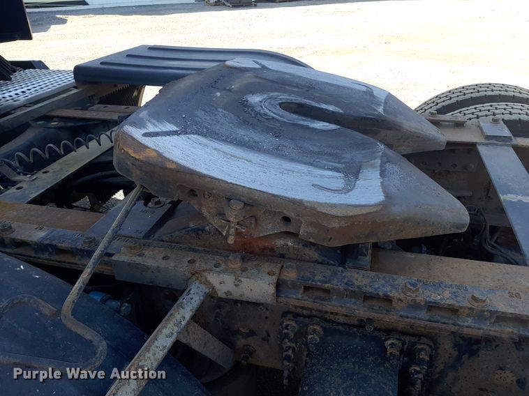 image for item KD9229 2005 Volvo VVN  semi truck