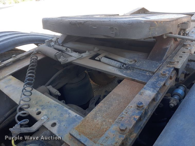 image for item KD9229 2005 Volvo VVN  semi truck