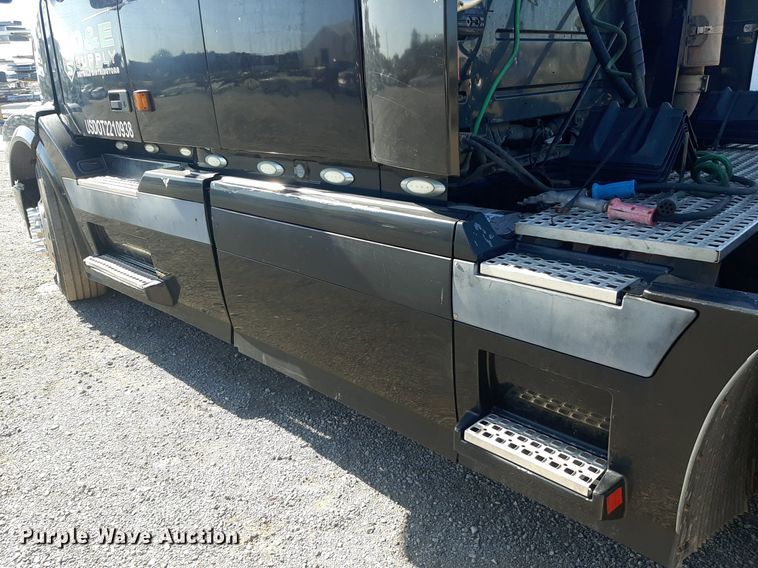 image for item KD9229 2005 Volvo VVN  semi truck