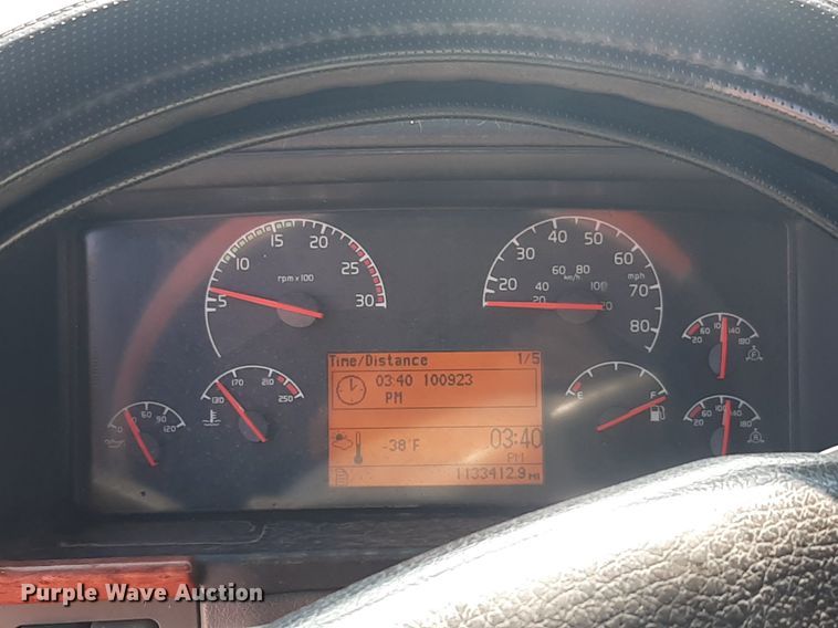 image for item KD9229 2005 Volvo VVN  semi truck