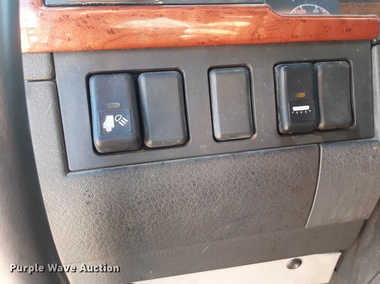 image for item KD9229 2005 Volvo VVN  semi truck