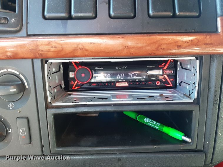 image for item KD9229 2005 Volvo VVN  semi truck