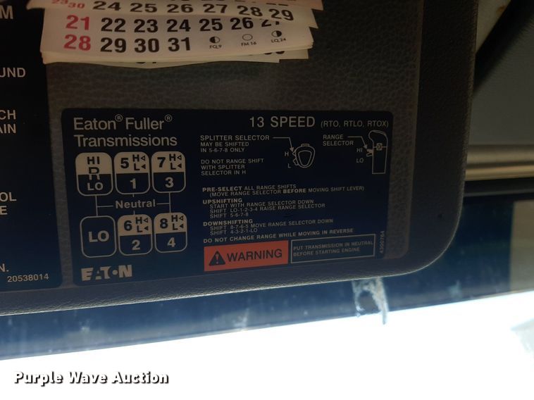 image for item KD9229 2005 Volvo VVN  semi truck