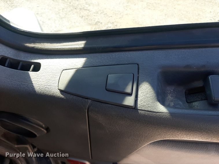 image for item KD9229 2005 Volvo VVN  semi truck