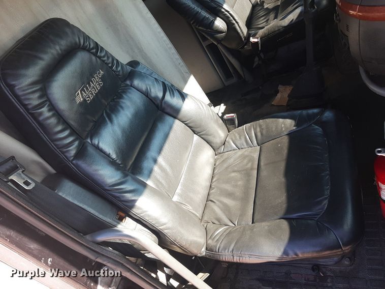 image for item KD9229 2005 Volvo VVN  semi truck