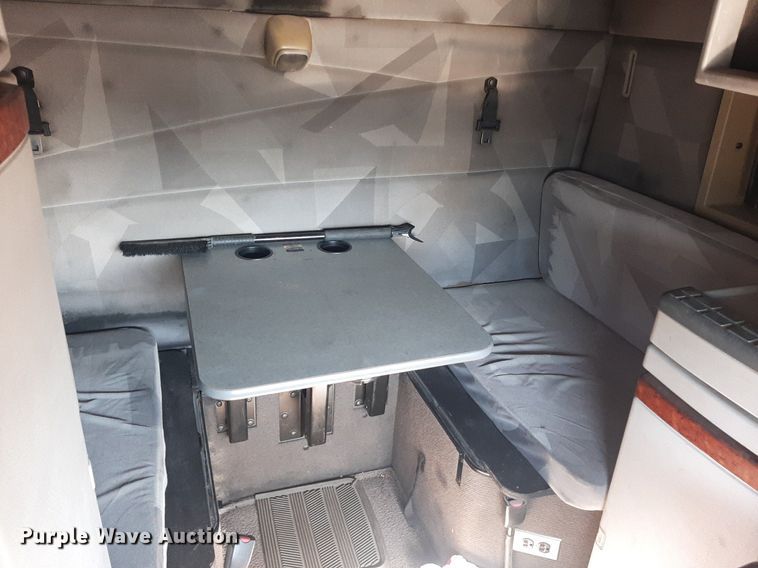 image for item KD9229 2005 Volvo VVN  semi truck