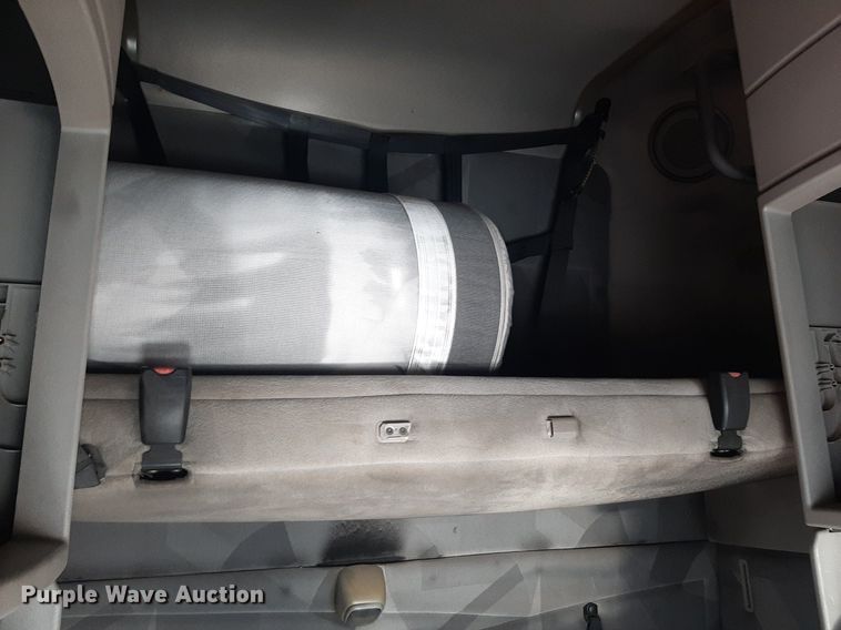 image for item KD9229 2005 Volvo VVN  semi truck