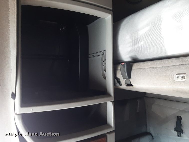 image for item KD9229 2005 Volvo VVN  semi truck