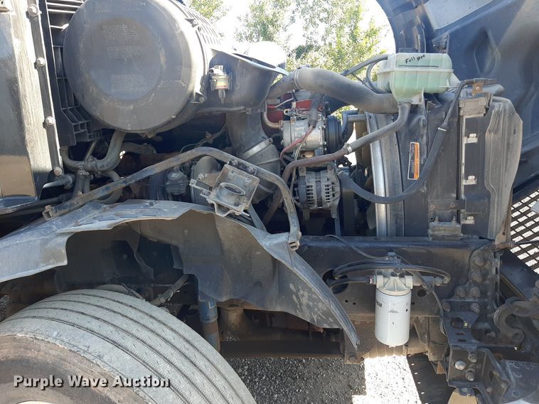 image for item KD9229 2005 Volvo VVN  semi truck