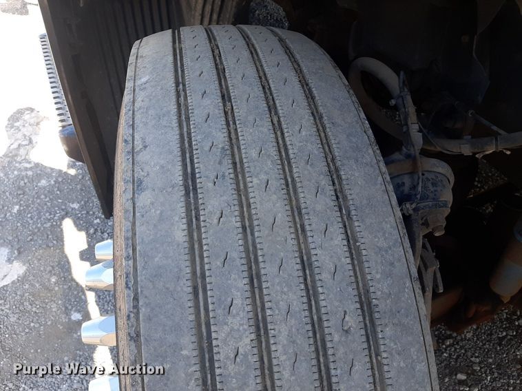 image for item KD9229 2005 Volvo VVN  semi truck