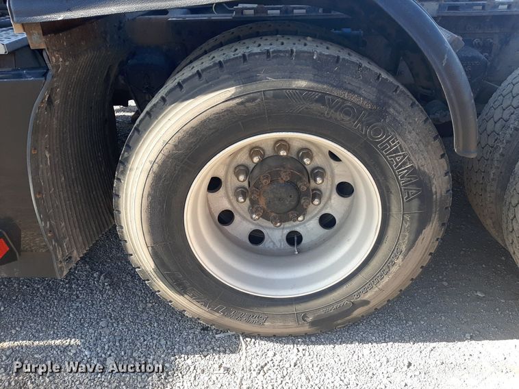 image for item KD9229 2005 Volvo VVN  semi truck