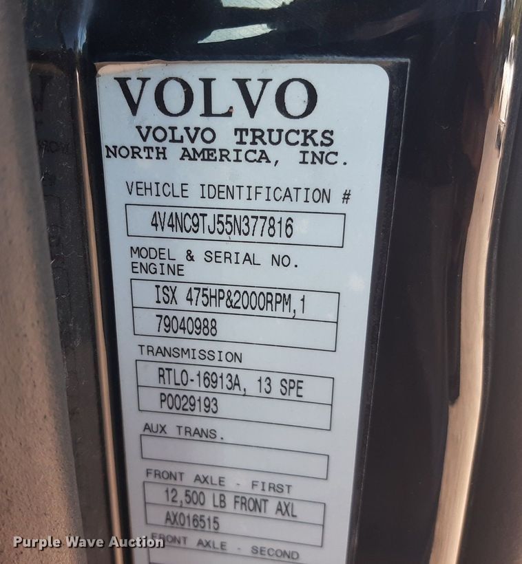 image for item KD9229 2005 Volvo VVN  semi truck