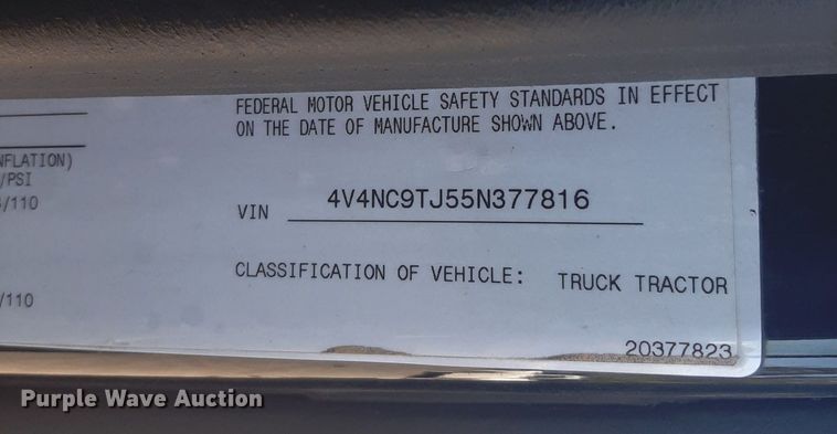 image for item KD9229 2005 Volvo VVN  semi truck