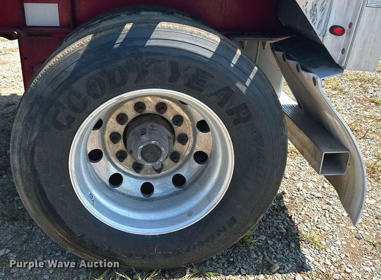 image for item KH9528 2016 Wilson CF-1080  flatbed trailer