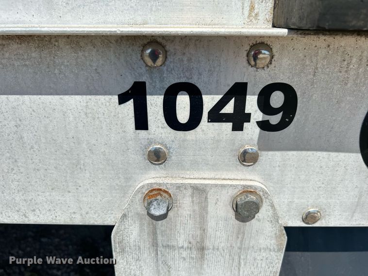 image for item KH9528 2016 Wilson CF-1080  flatbed trailer