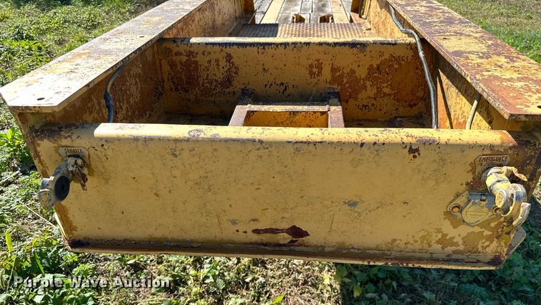 image for item KT9296 1964 Hyster C25T  equipment trailer