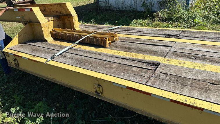 image for item KT9296 1964 Hyster C25T  equipment trailer