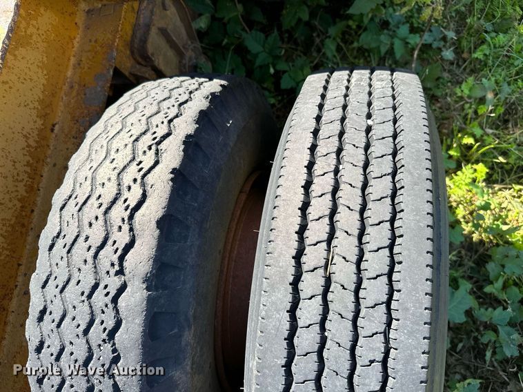 image for item KT9296 1964 Hyster C25T  equipment trailer