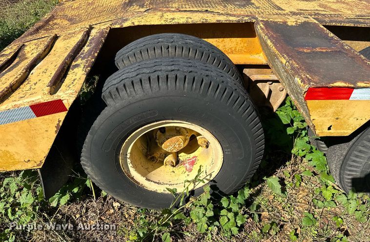 image for item KT9296 1964 Hyster C25T  equipment trailer