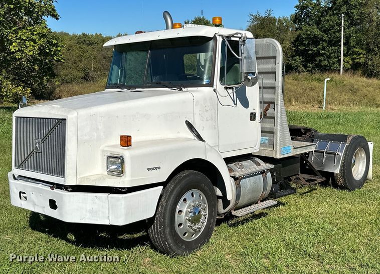 image for item KT9300 1999 Volvo WG Series  semi truck