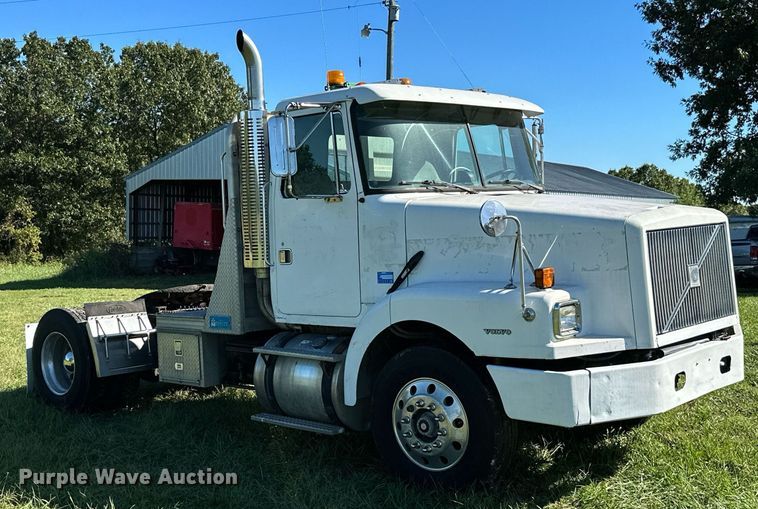 image for item KT9300 1999 Volvo WG Series  semi truck