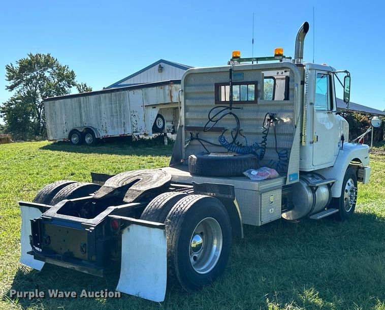 image for item KT9300 1999 Volvo WG Series  semi truck