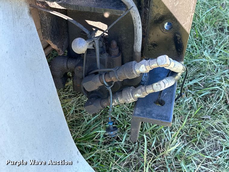 image for item KT9300 1999 Volvo WG Series  semi truck