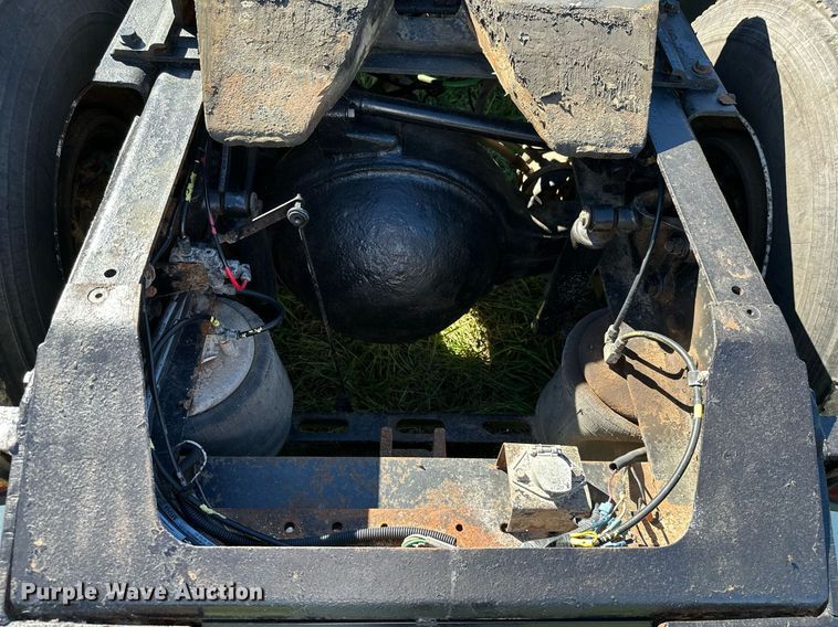 image for item KT9300 1999 Volvo WG Series  semi truck