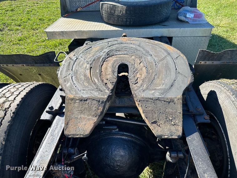 image for item KT9300 1999 Volvo WG Series  semi truck