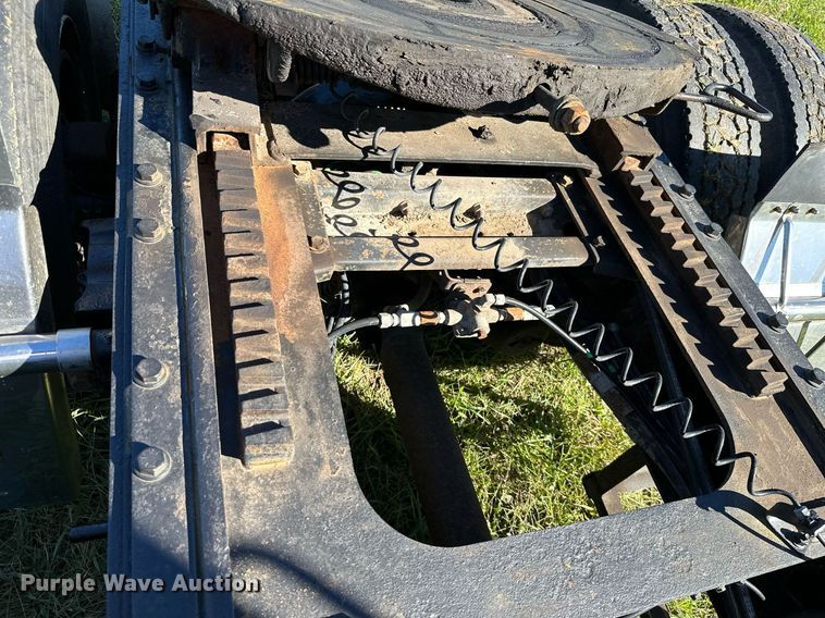 image for item KT9300 1999 Volvo WG Series  semi truck