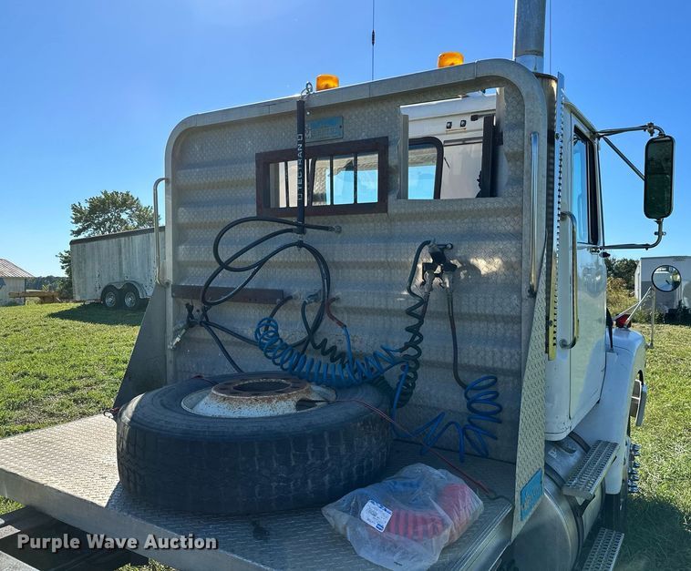 image for item KT9300 1999 Volvo WG Series  semi truck