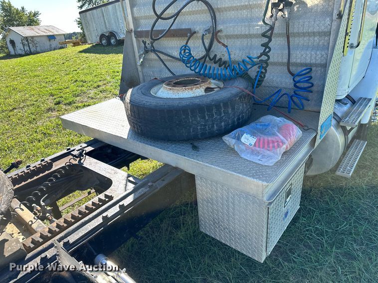 image for item KT9300 1999 Volvo WG Series  semi truck