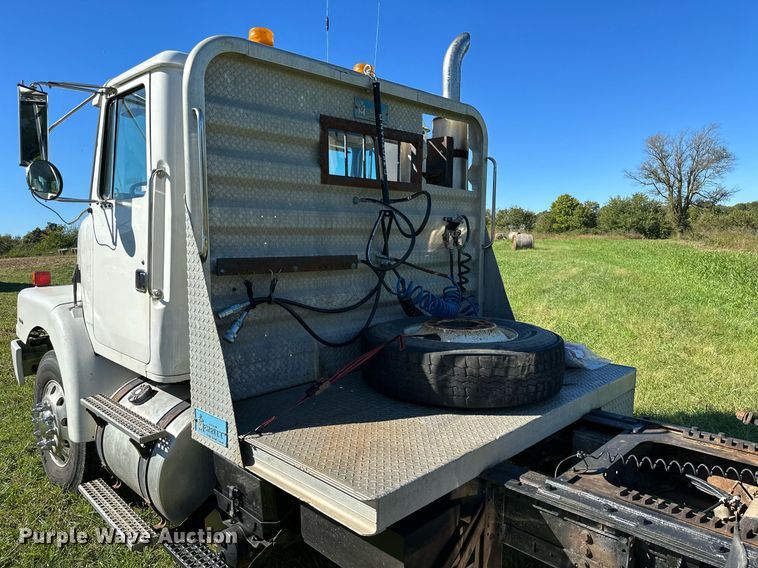 image for item KT9300 1999 Volvo WG Series  semi truck