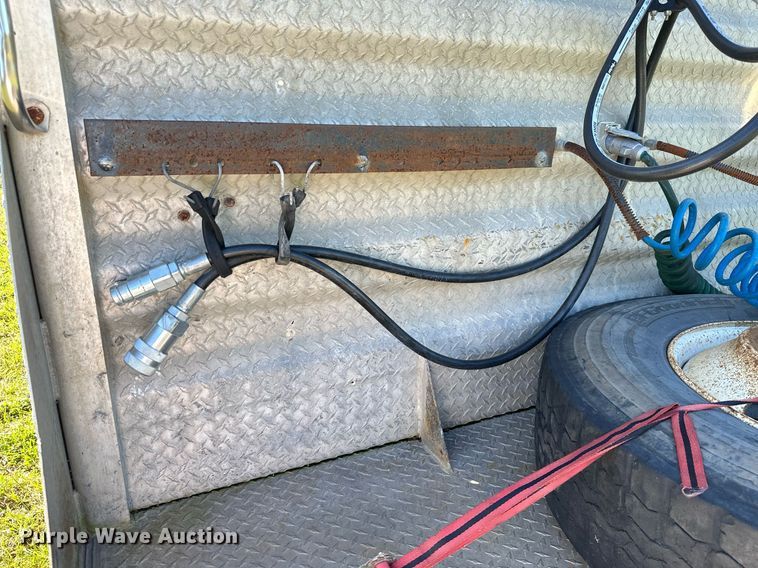 image for item KT9300 1999 Volvo WG Series  semi truck