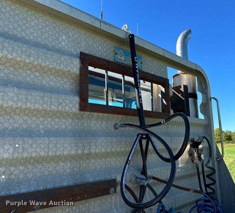 image for item KT9300 1999 Volvo WG Series  semi truck