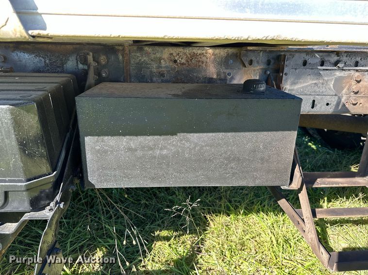 image for item KT9300 1999 Volvo WG Series  semi truck