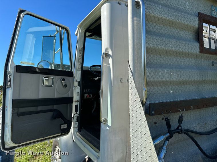 image for item KT9300 1999 Volvo WG Series  semi truck