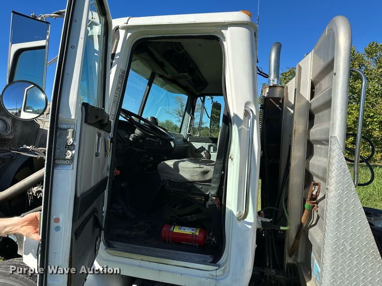 image for item KT9300 1999 Volvo WG Series  semi truck