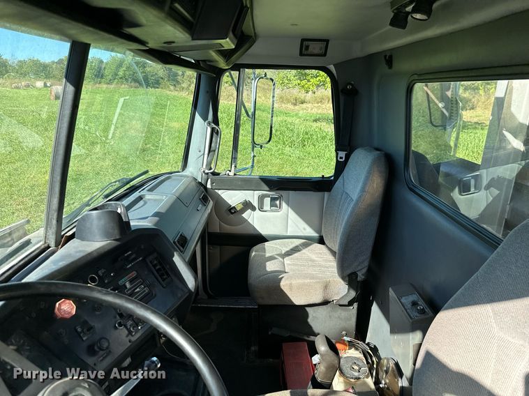 image for item KT9300 1999 Volvo WG Series  semi truck