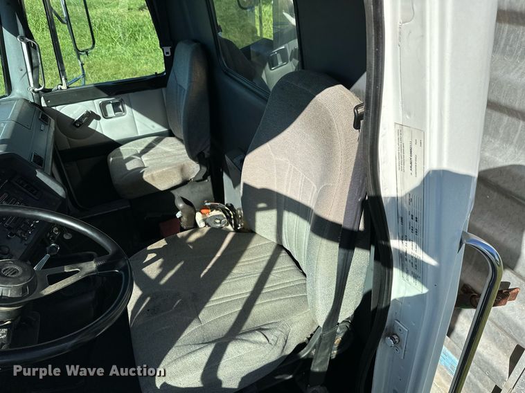 image for item KT9300 1999 Volvo WG Series  semi truck