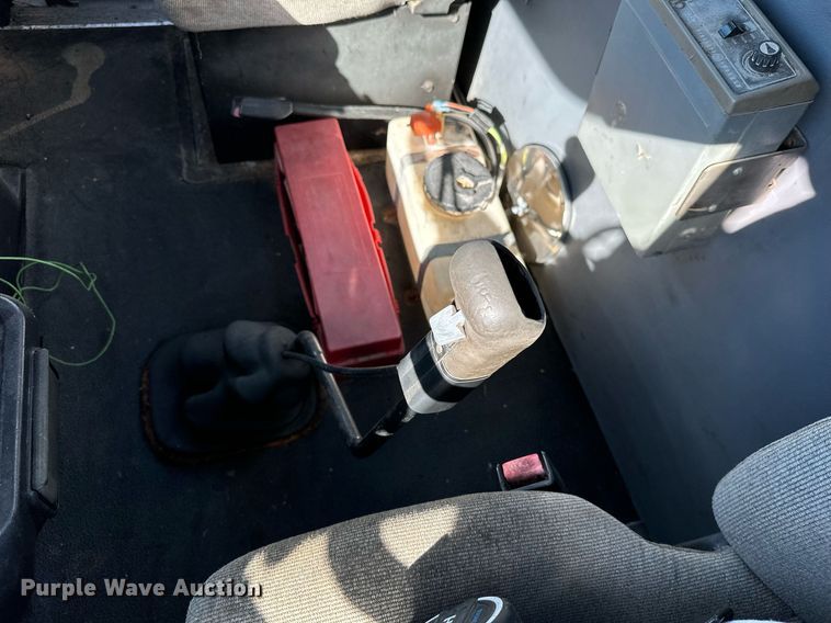 image for item KT9300 1999 Volvo WG Series  semi truck