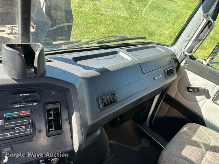 image for item KT9300 1999 Volvo WG Series  semi truck